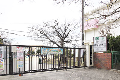 川西小学校 